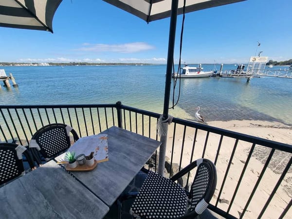 Cafes and Restaurants with a view around Sandstone Point & Bribie Island
