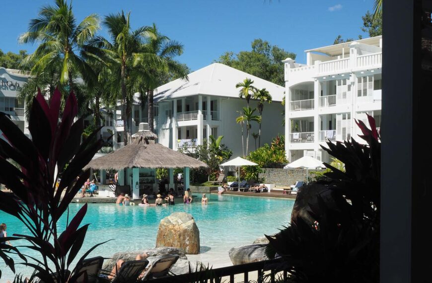 Resorts in Port Douglas with a Swim up Bar